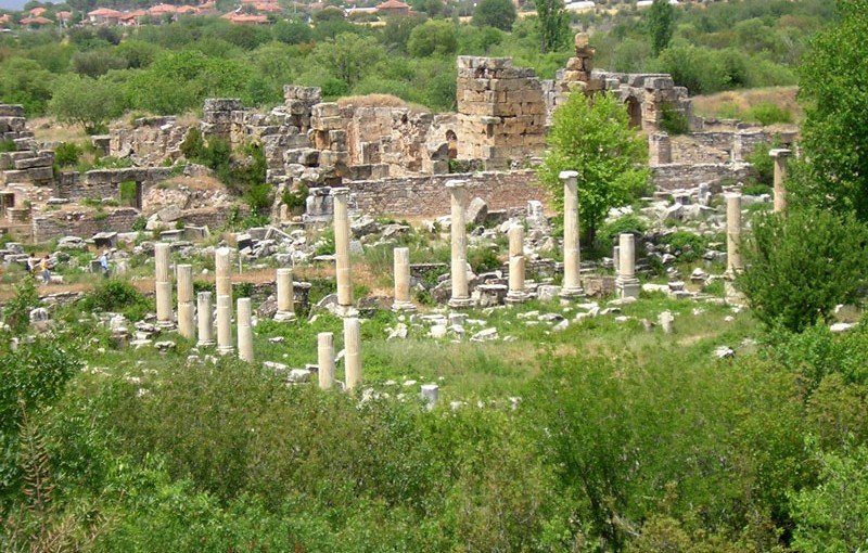 Tiberius Portikosu ve Agora Kapısı